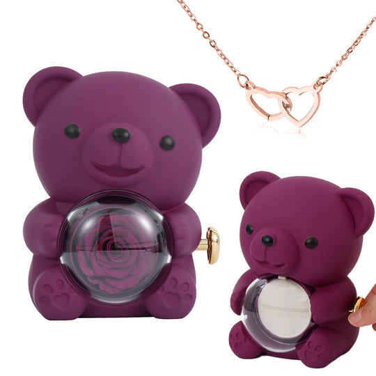 Collar de corazón grabado con oso rosa real