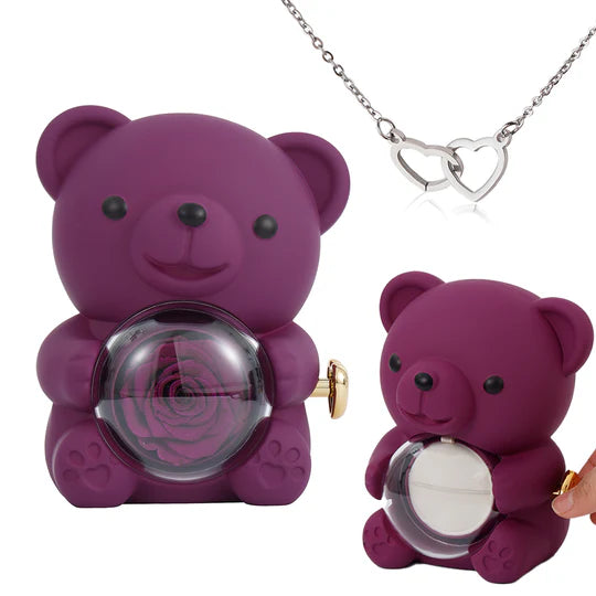 Collar de corazón grabado con oso rosa real