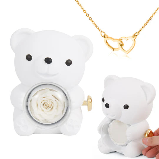 Collar de corazón grabado con oso rosa real