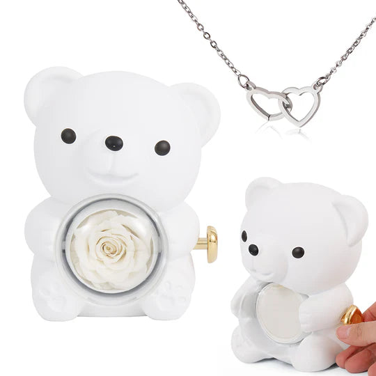 Collar de corazón grabado con oso rosa real