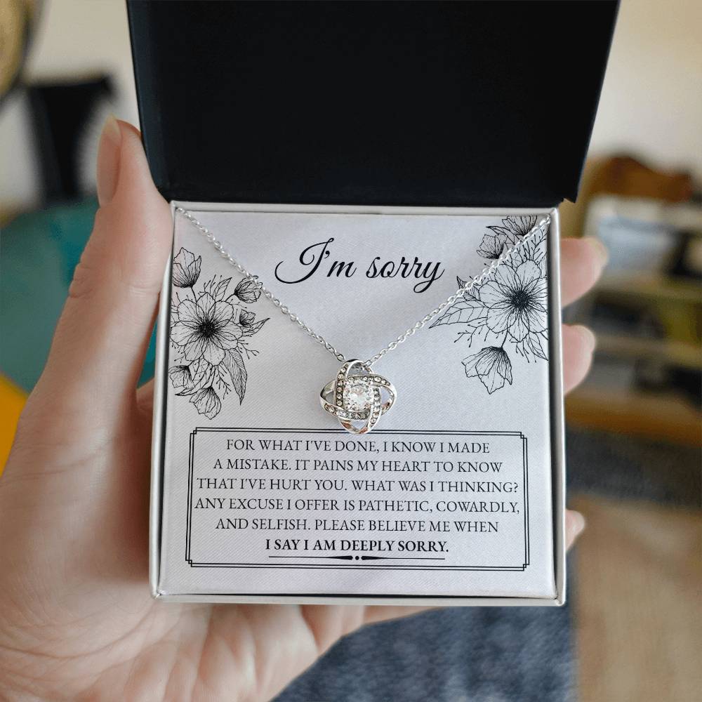 Lo siento, cometí un error. Collar con nudo de amor.